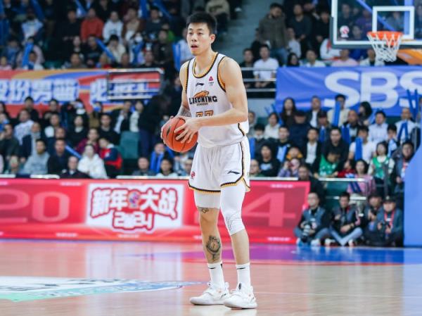 屋漏偏逢連夜雨！張鎮麟7中1僅得2分2板4助 末節受傷離場